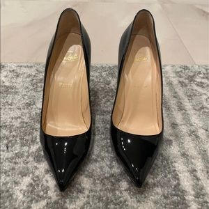 Black patent pigalle pumps